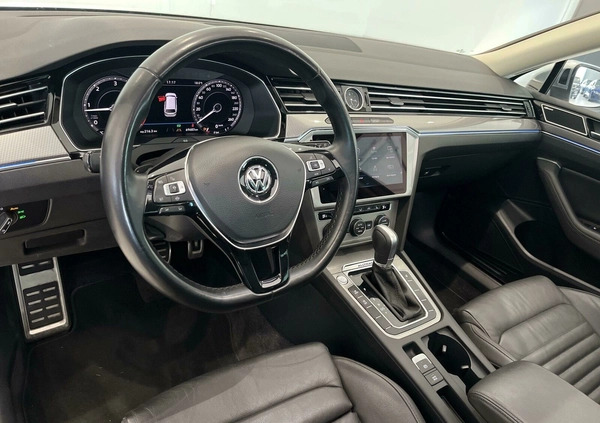 Volkswagen Passat cena 136900 przebieg: 69862, rok produkcji 2019 z Przemków małe 562